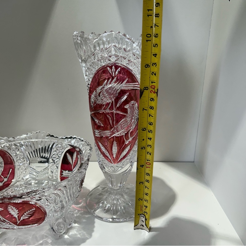 Elegant Crystal Vase and Bowl Set with Red Accents - Picture 3 of 7